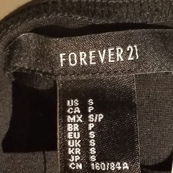 BNWT Versatile Black Top size small - Picture 7 of 8